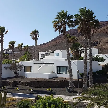 Palmeras Garden Apartment *